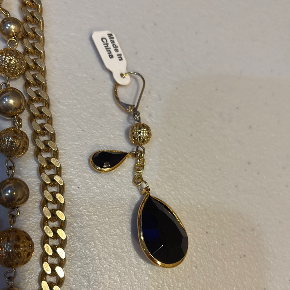 NWT Elegant Gold and Black Jewelry Set - Picture 3 of 7